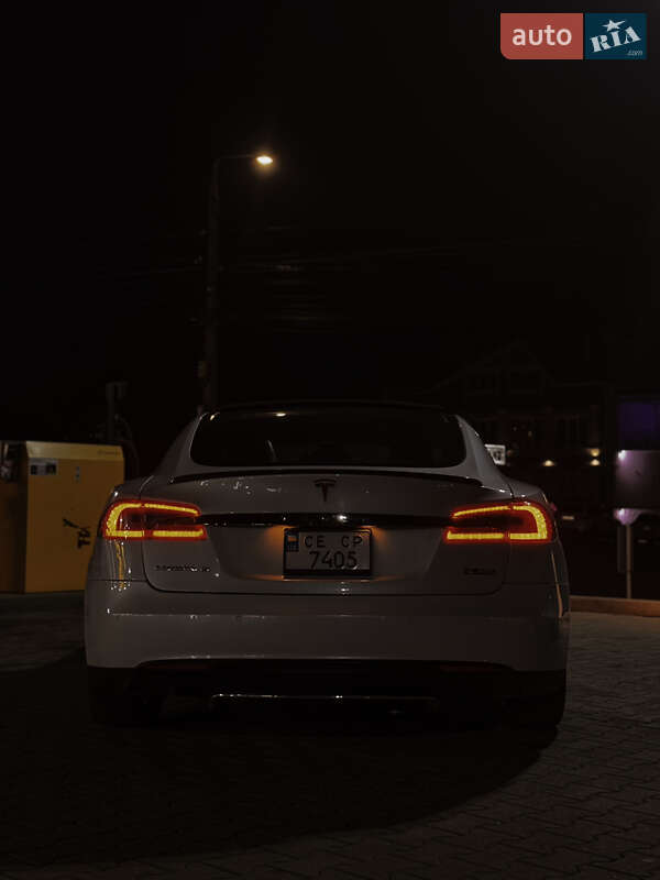 Седан Tesla Model S 2014 в Черновцах