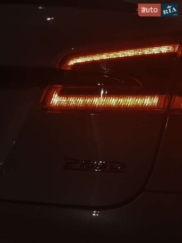 Седан Tesla Model S 2014 в Черновцах