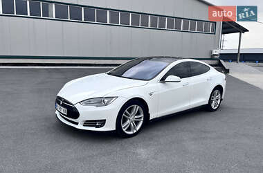 Лифтбек Tesla Model S 2015 в Виннице