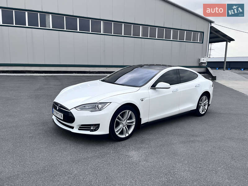 Tesla Model S 2015
