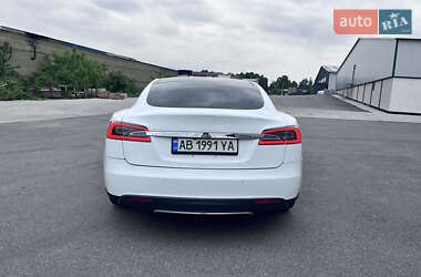 Лифтбек Tesla Model S 2015 в 