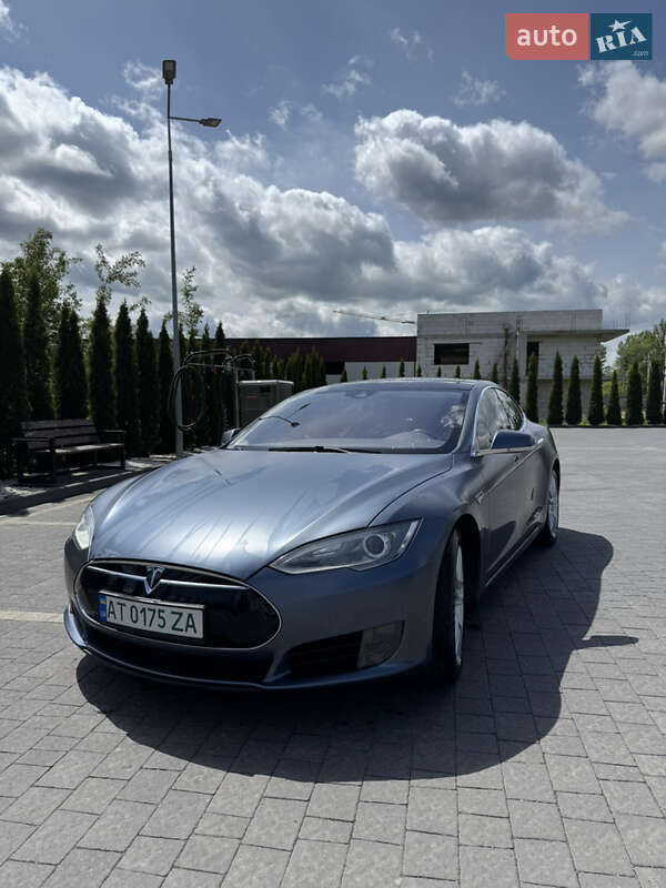 Tesla Model S 2015