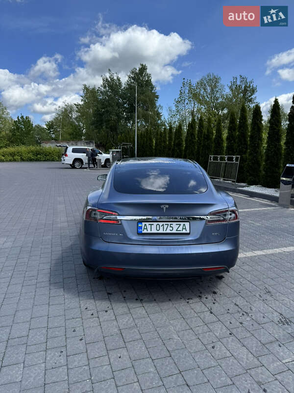 Лифтбек Tesla Model S 2015 в Ивано-Франковске