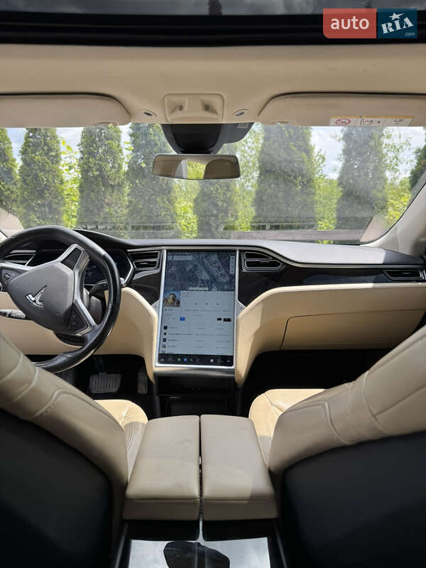 Лифтбек Tesla Model S 2015 в Ивано-Франковске