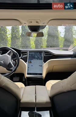 Лифтбек Tesla Model S 2015 в 