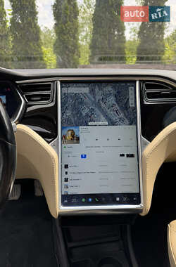 Лифтбек Tesla Model S 2015 в 