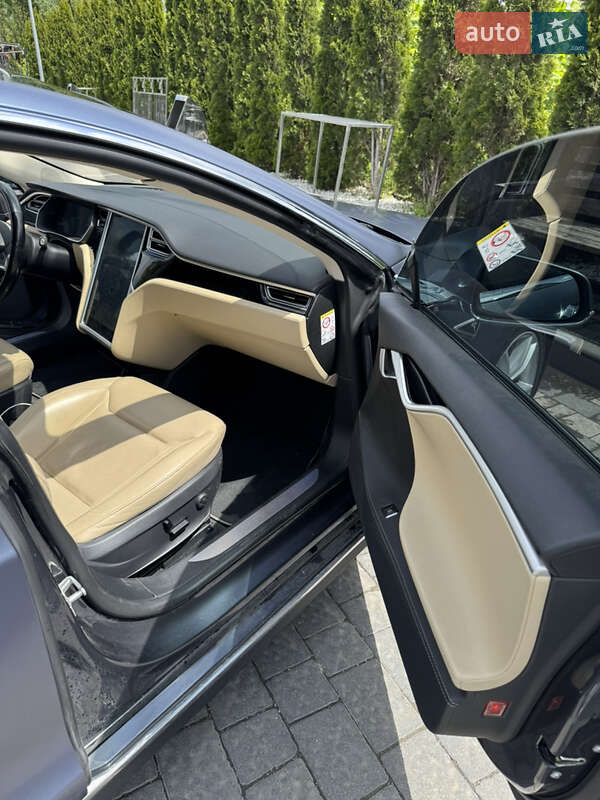 Лифтбек Tesla Model S 2015 в Ивано-Франковске