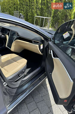 Лифтбек Tesla Model S 2015 в 