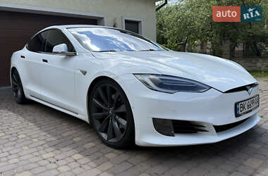 Лифтбек Tesla Model S 2016 в 