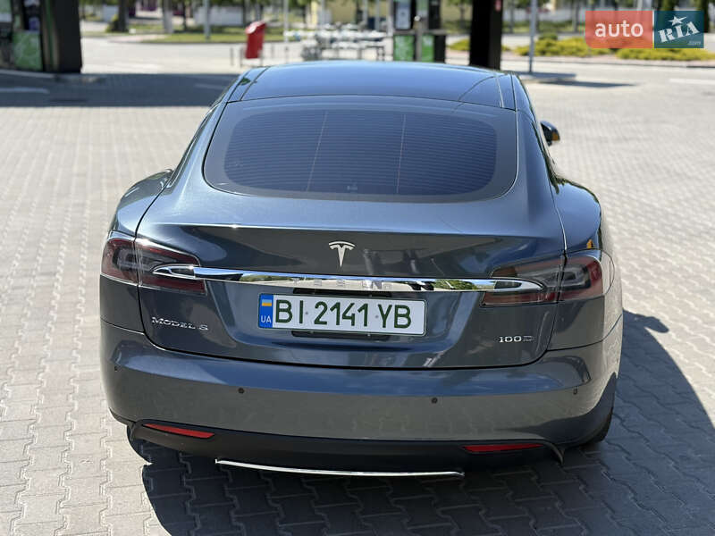Лифтбек Tesla Model S 2017 в Кременчуге