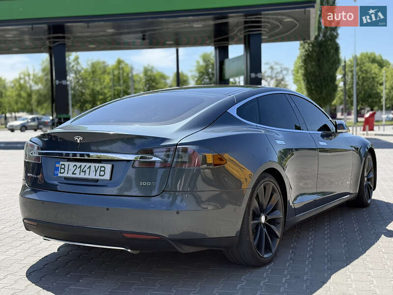 Лифтбек Tesla Model S 2017 в Кременчуге