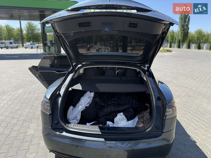 Лифтбек Tesla Model S 2017 в Кременчуге