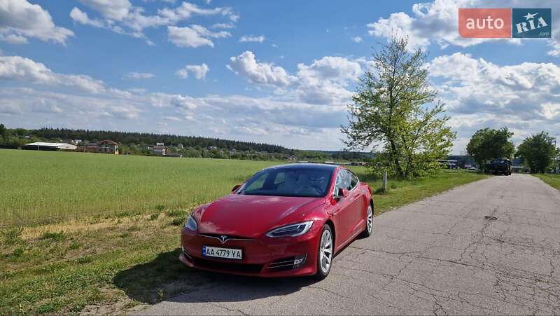 Ліфтбек Tesla Model S 2017 в Києві