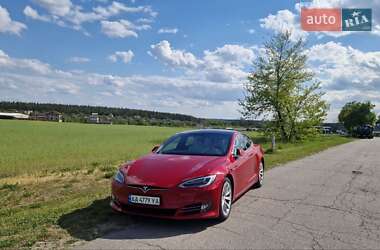 Лифтбек Tesla Model S 2017 в 