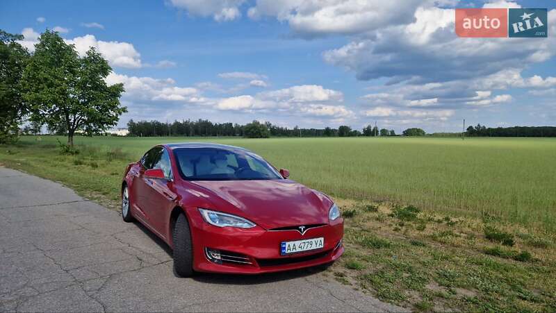 Ліфтбек Tesla Model S 2017 в Києві