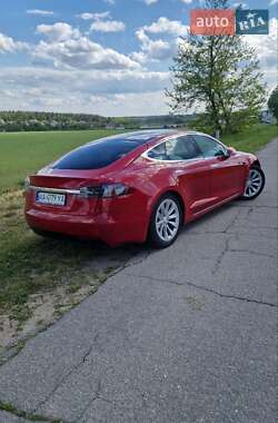 Лифтбек Tesla Model S 2017 в 