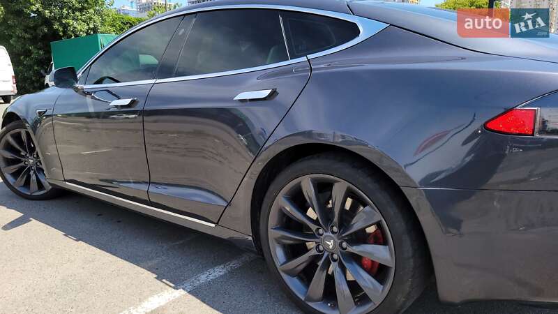 Ліфтбек Tesla Model S 2017 в Києві