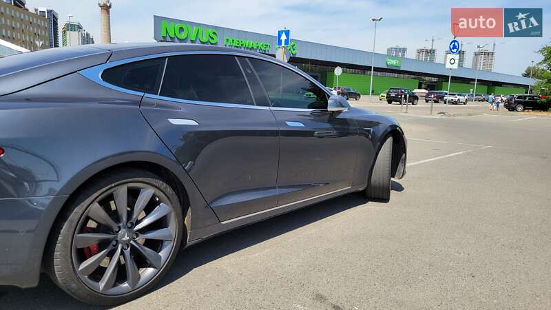 Ліфтбек Tesla Model S 2017 в Києві