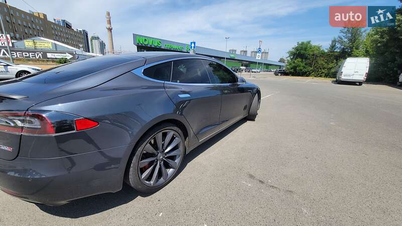 Ліфтбек Tesla Model S 2017 в Києві