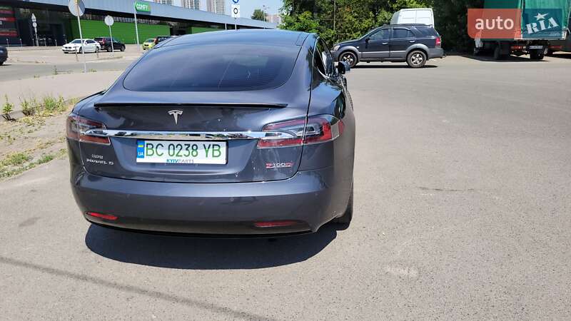 Лифтбек Tesla Model S 2017 в Киеве фото 10 Лифтбек Tesla Model S 2017 в Киеве