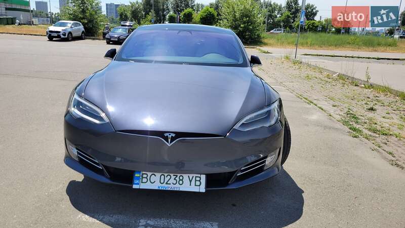 Лифтбек Tesla Model S 2017 в Киеве