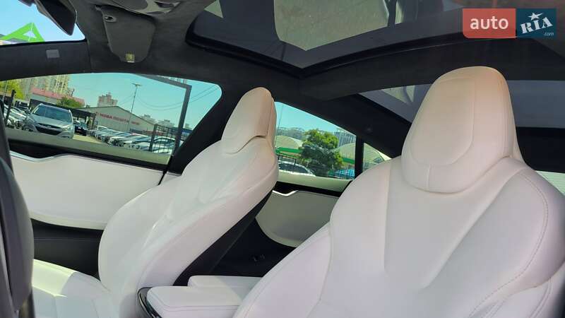 Ліфтбек Tesla Model S 2017 в Києві