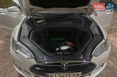 Лифтбек Tesla Model S 2012 в 