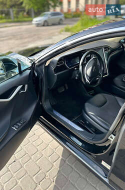 Лифтбек Tesla Model S 2015 в 