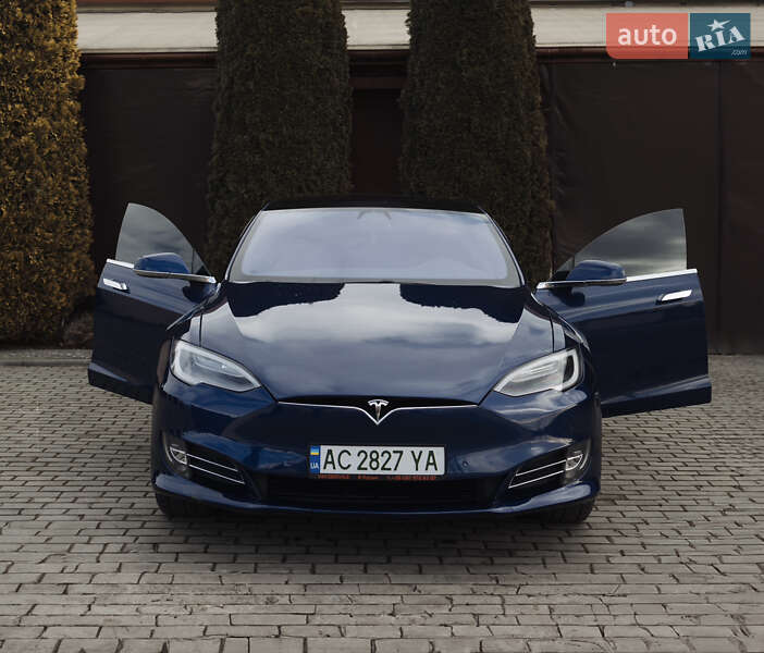 Лифтбек Tesla Model S 2017 в 