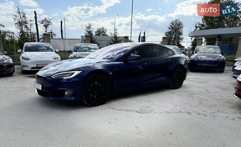 Лифтбек Tesla Model S 2019 в Виннице