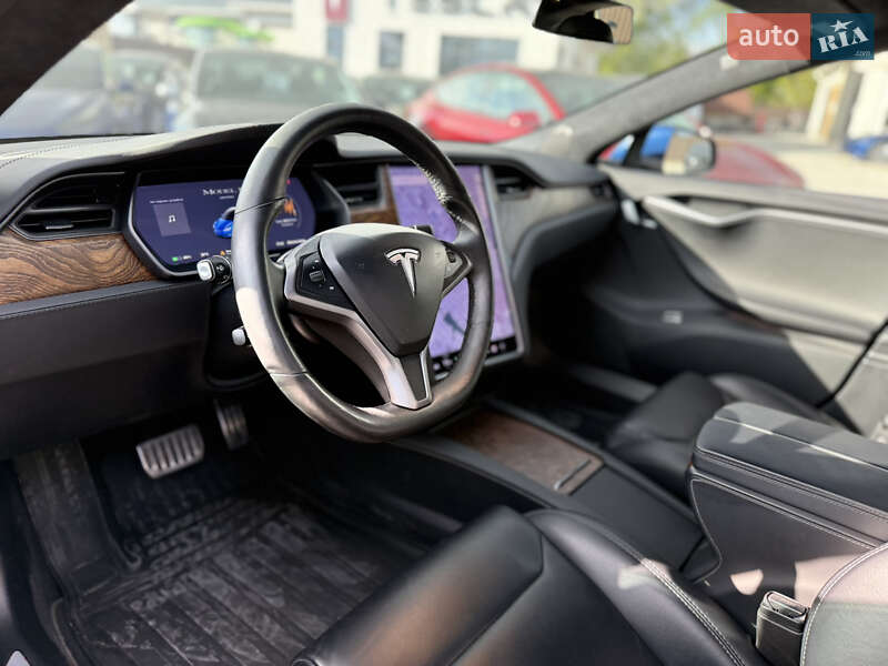Лифтбек Tesla Model S 2019 в Виннице