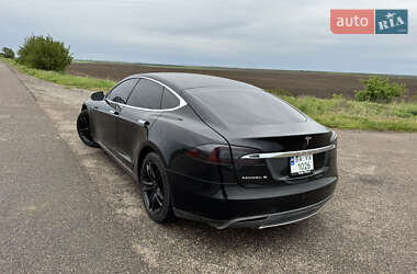 Ліфтбек Tesla Model S 2014 в 