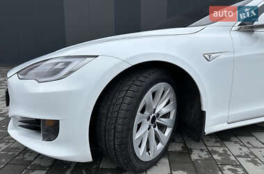 Лифтбек Tesla Model S 2016 в 