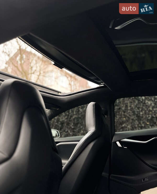 Лифтбек Tesla Model S 2016 в Хмельницком