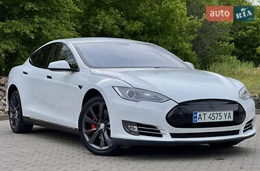 Лифтбек Tesla Model S 2014 в 