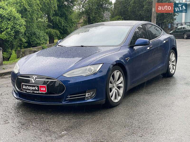 Ліфтбек Tesla Model S 2015 в 