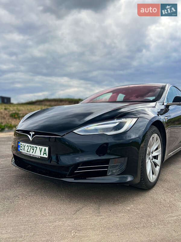 Лифтбек Tesla Model S 2017 в Ровно