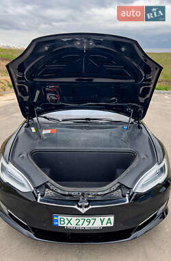 Лифтбек Tesla Model S 2017 в 