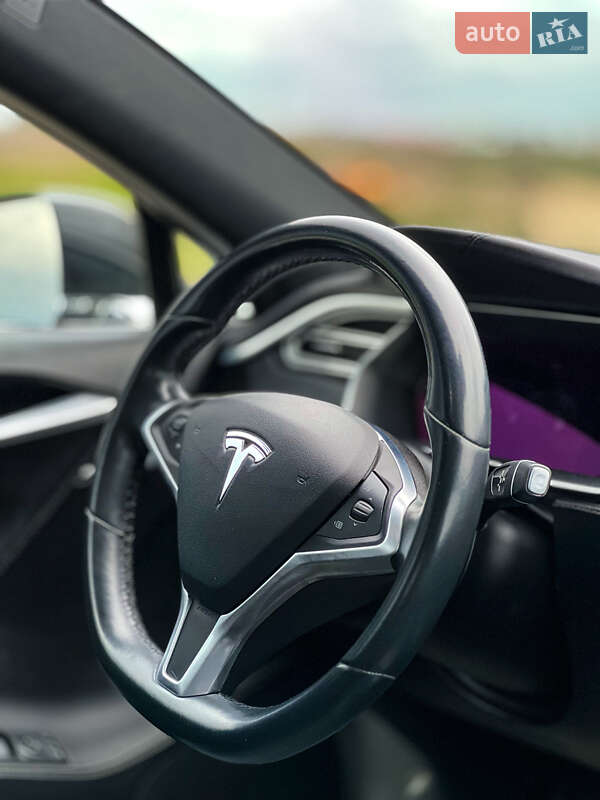 Лифтбек Tesla Model S 2017 в Ровно