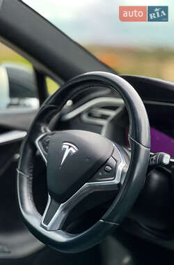 Лифтбек Tesla Model S 2017 в 