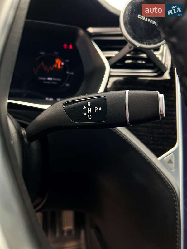 Ліфтбек Tesla Model S 2017 в Рівному