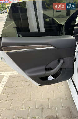 Лифтбек Tesla Model S 2021 в 