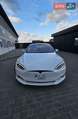 Лифтбек Tesla Model S 2014 в 