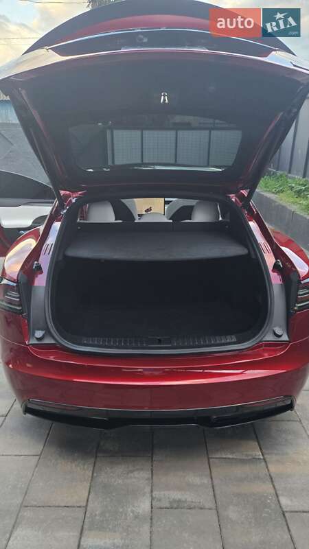 Лифтбек Tesla Model S 2023 в Киеве