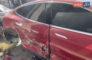 Лифтбек Tesla Model S 2013 в 
