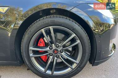 Лифтбек Tesla Model S 2015 в 