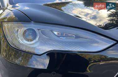 Лифтбек Tesla Model S 2015 в 
