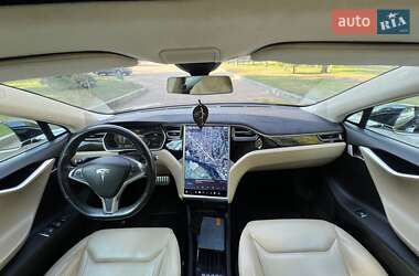 Лифтбек Tesla Model S 2015 в 