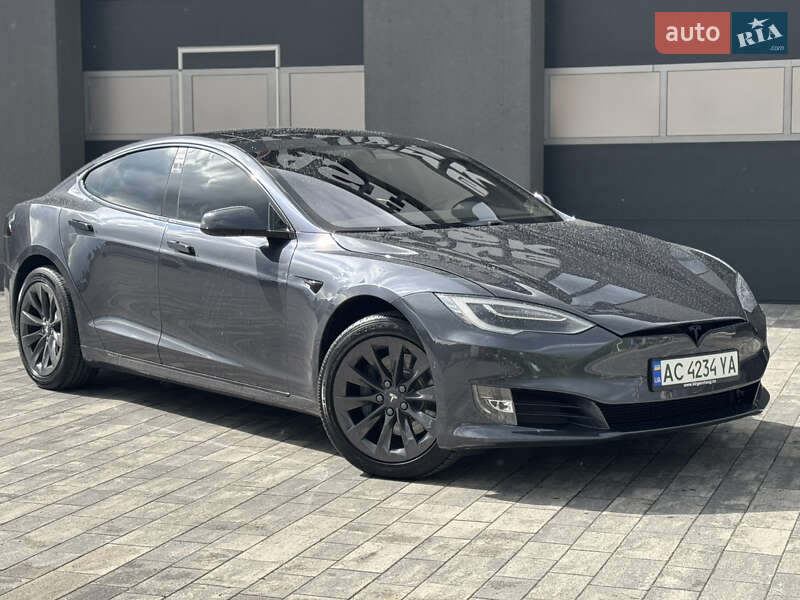 Лифтбек Tesla Model S 2017 в Луцке