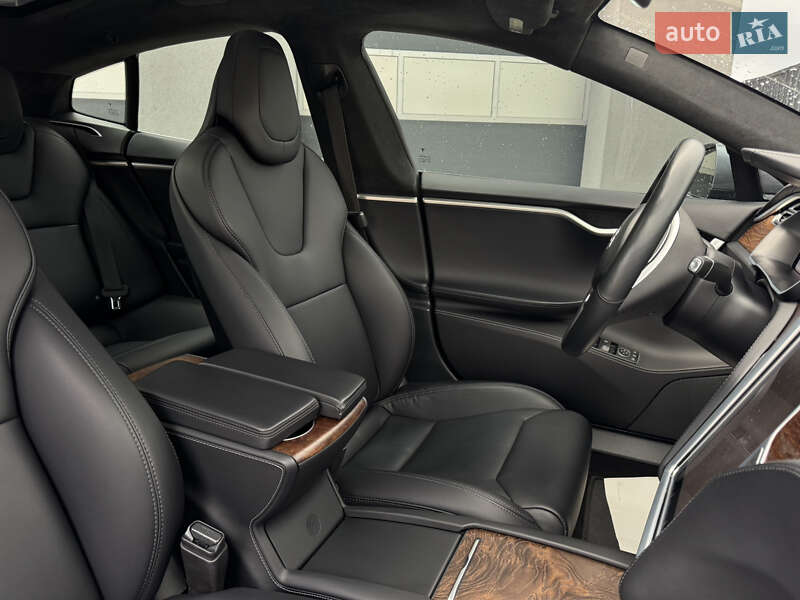 Лифтбек Tesla Model S 2017 в Луцке